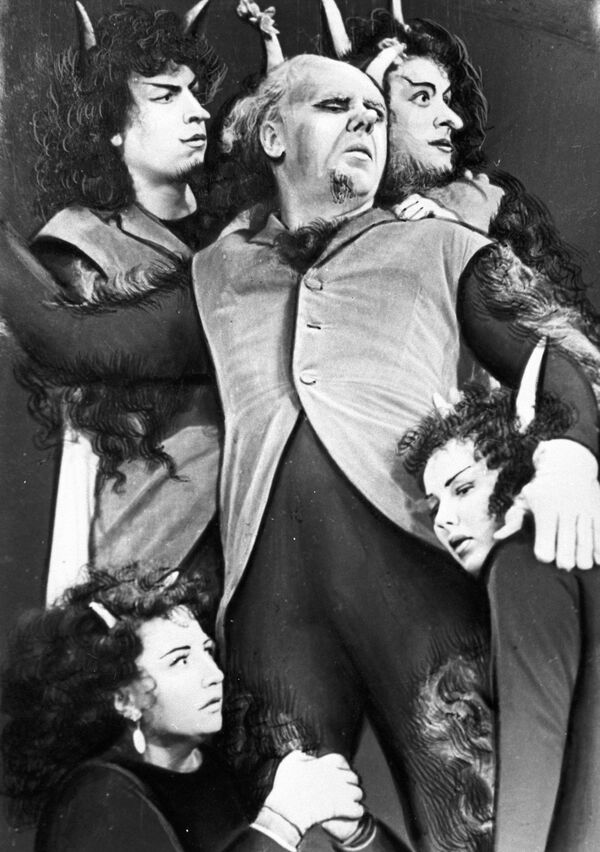 Анатолий Дмитриевич Папанов в спектакле Мистерия-буфф, 1957 год