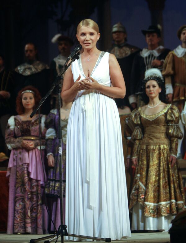 Юлия Тимошенко поздравила Одесскую оперу с открытием 200-го театрального сезона
