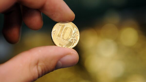 Чеканка новой 10-рублевой монеты на Московском монетном дворе