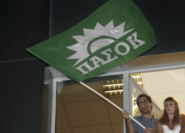 Всегреческое социалистическое движение (ПАСОК) одержало победу на состоявшихся в воскресенье досрочных парламентских выборах