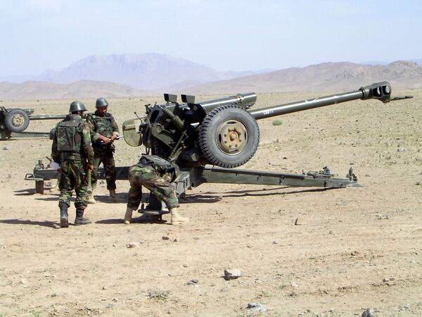 Афганская артиллерия стрелят по талибам 
