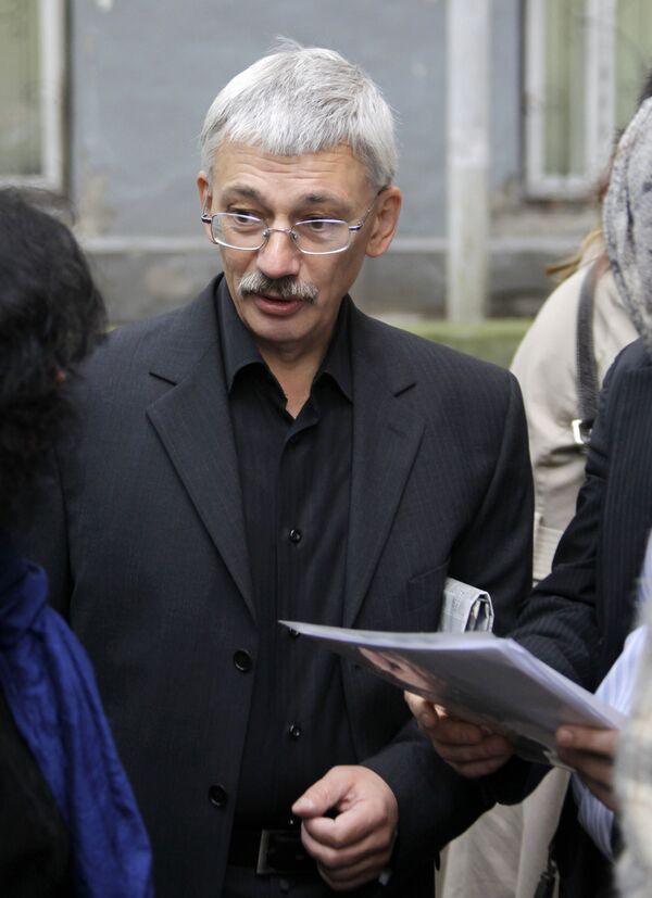 Олег Орлов перед началом заседания суда по иску Рамзана Кадырова