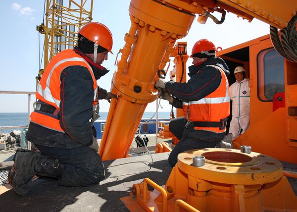 Начаты работы по бурению скважин в ходе строительства мостового перехода на остров Русский во Владивостоке