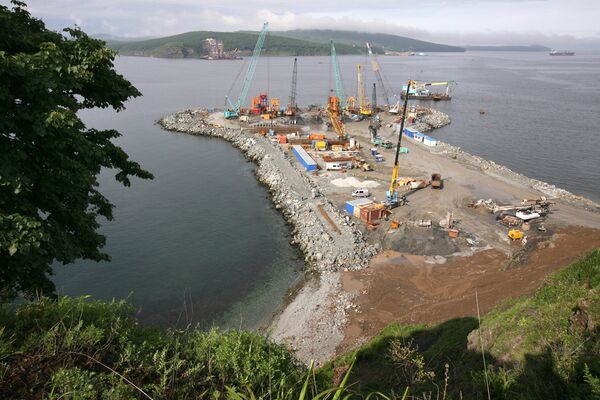 Строительство моста на остров Русский идет во Владивостоке. Архив