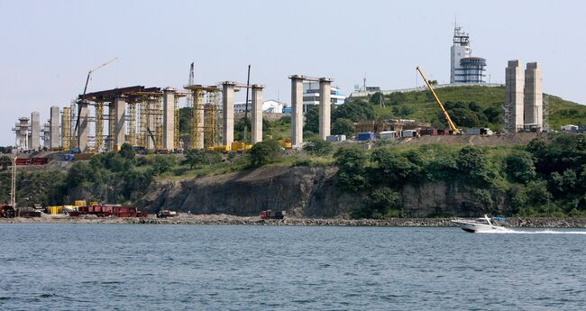 Строительство моста на остров Русский. Архив