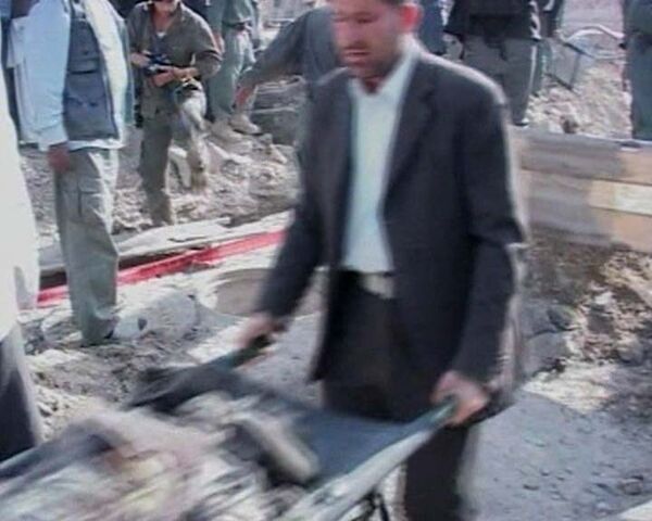 Террорист-смертник взорвал машину в центре Кабула. Видео с места событий