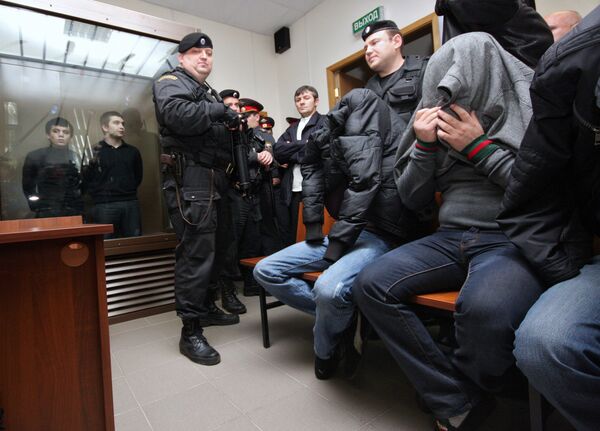Дорогомиловский суд Москвы огласил приговор по делу членов молодежной группировки Черные ястребы