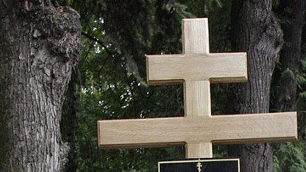 Вандалы повалили 11 надгробий и крестов на кладбище в Волгограде