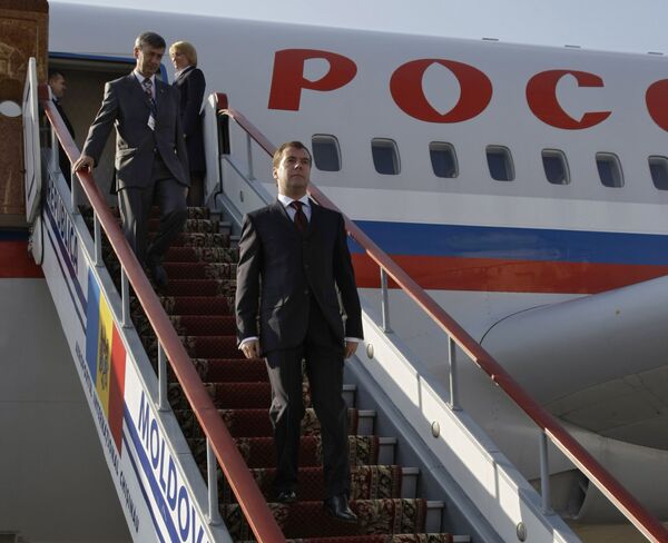 Президент России Дмитрий Медведев в аэропорту Кишинева