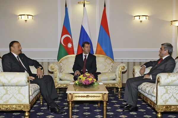 Президенты РФ, Армении и Азербайджана начали трехсторонние переговоры