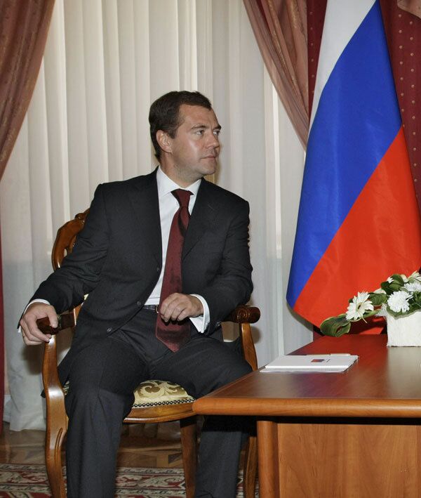 Медведев: Борьба с коррупцией не должна выливаться в кампанейщину