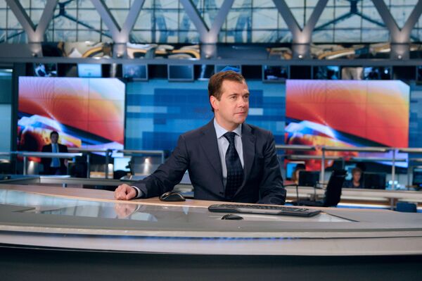 Президент РФ Дмитрий Медведев в телецентре Останкино во время записи программы Разговор с президентом. Архив