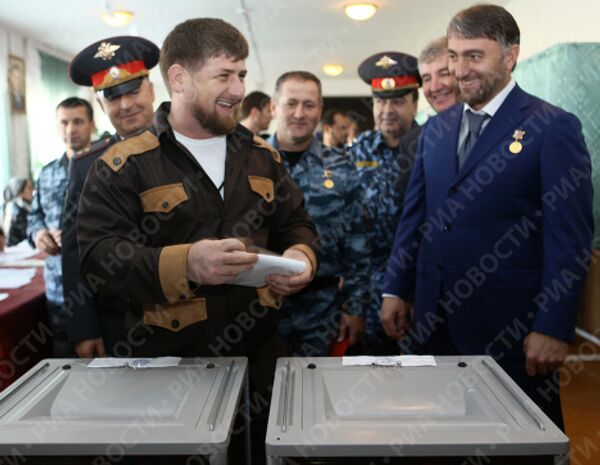 Рамзан Кадыров в селе Центарой во время голосования на выборах