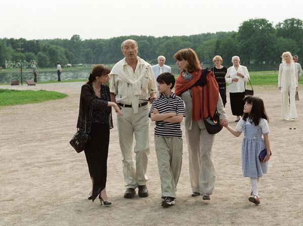 Балерина Максимова и Козаков с семьёй Балерина Максимова и Козаков с семьёй