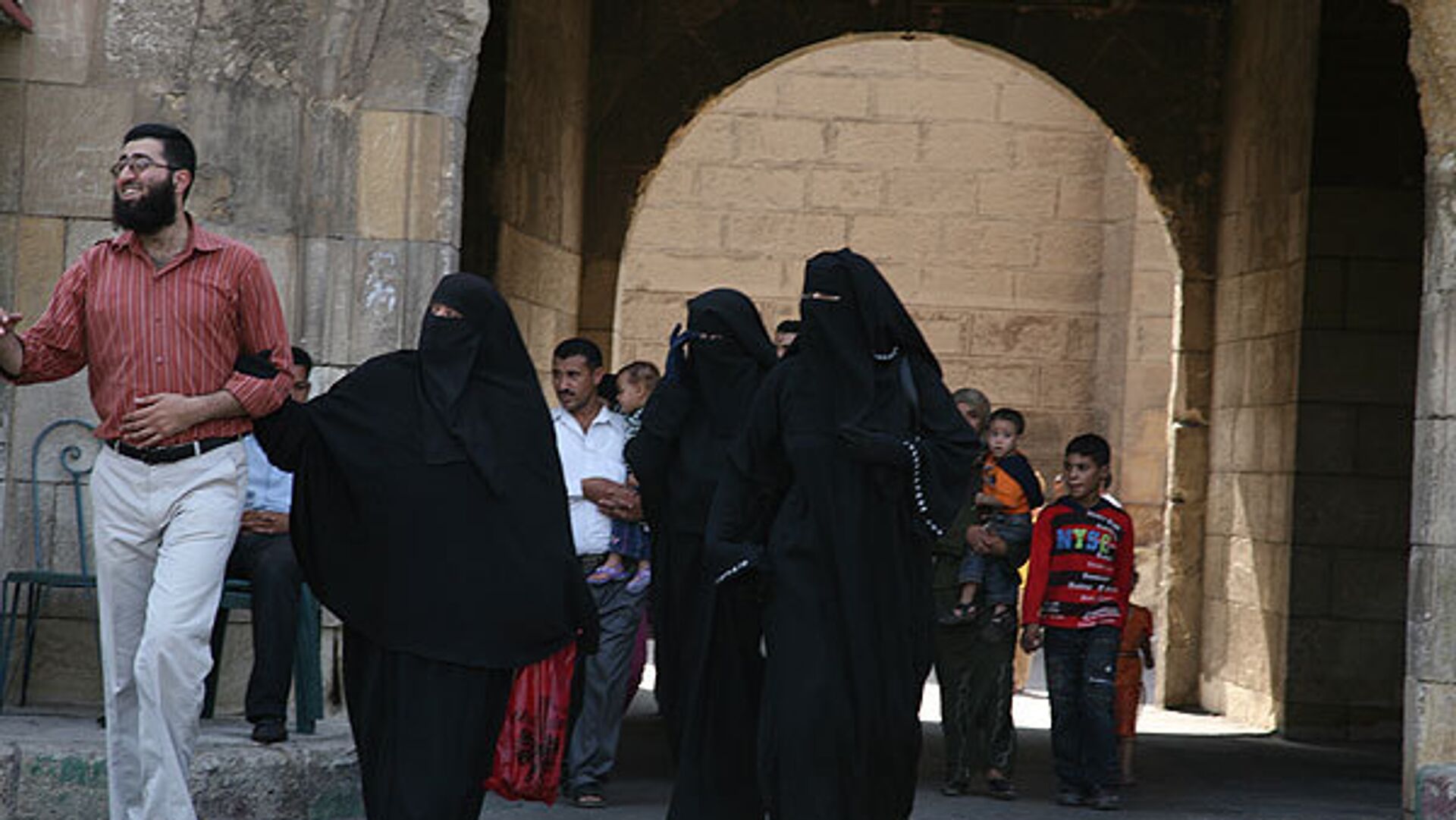 Мусульманский египет. Египет мусульмане. Четыре жены в Исламе. Арабские семьи Египта. Жители Египта мусульмане.