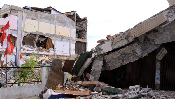 Разрушенный землятрясением дом. Архивное фото