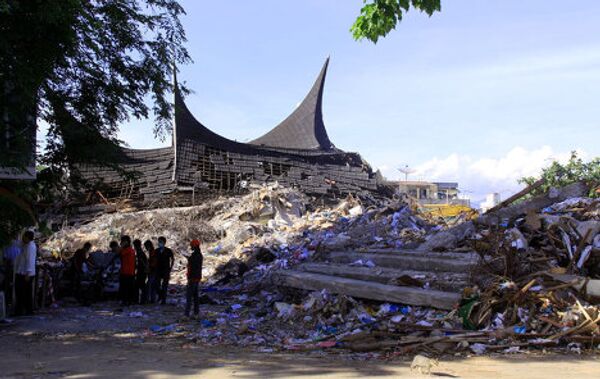 Последствия землетрясения в городе Паданг 