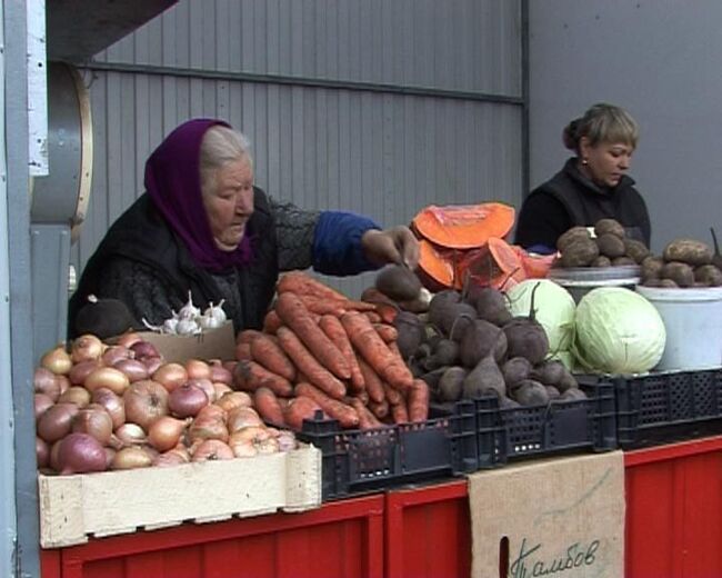 Портрет сельской золушки: с двумя высшими образованиями на рынке