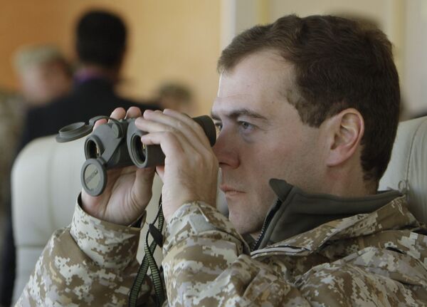 Президент Д.Медведев наблюдает за учениями ОДКБ Взаимодействие- 2009 в Казахстане. Архив