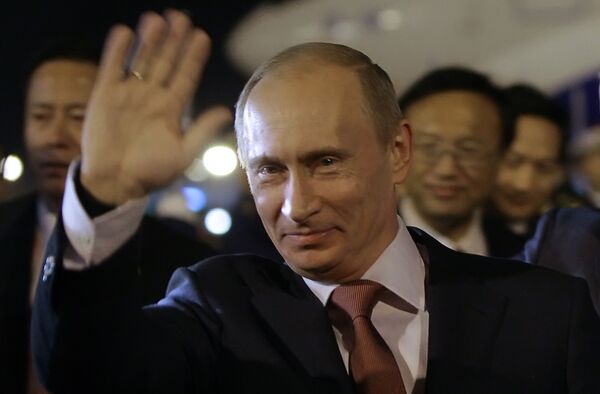 В заседании принимает участие премьер-министр РФ Владимир Путин.