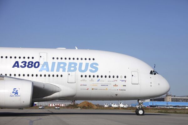 Презентация пассажирского лайнера Airbus A380. Архив