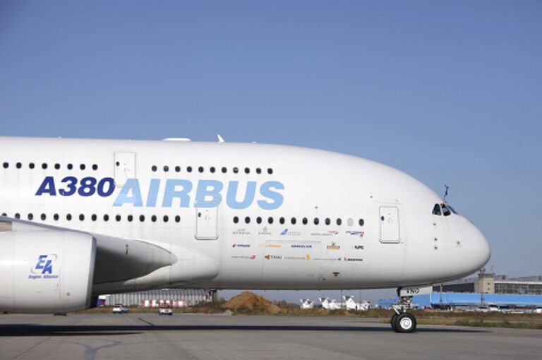 Презентация пассажирского лайнера Airbus A380 в аэропорту Домодедово