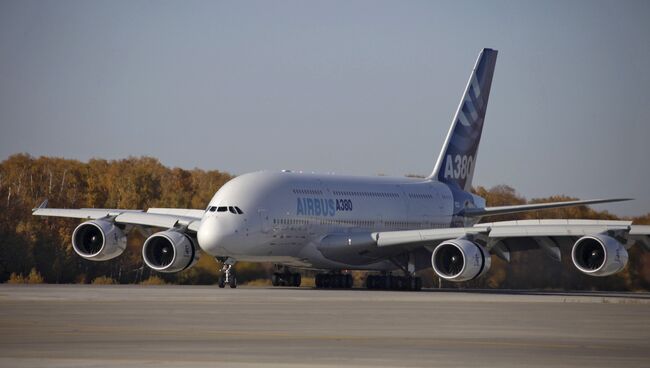 Крупнейший в мире пассажирский лайнер Airbus A380