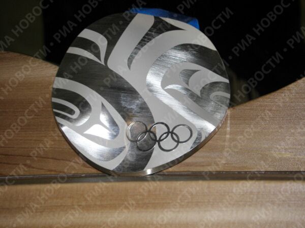 Серебряная олимпийская медаль Игр-2010