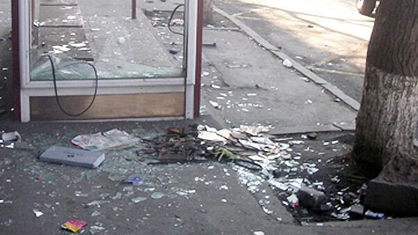 Иномарка сбила людей на автобусной остановке на западе Москвы