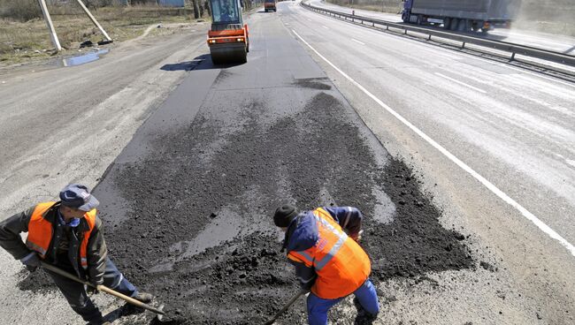 Москва встретит зиму без колейности на дорогах - Лужков