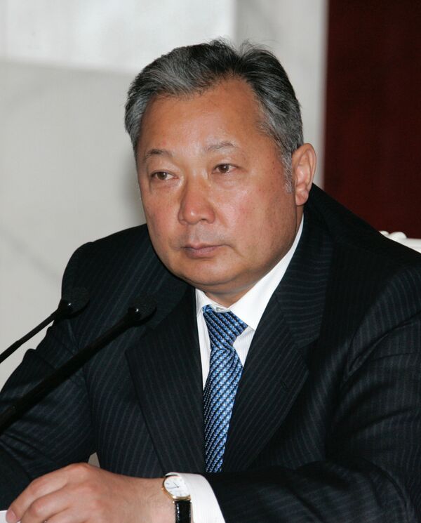 Президент Киргизии Курманбек Бакиев упразднил Национальную гвардию