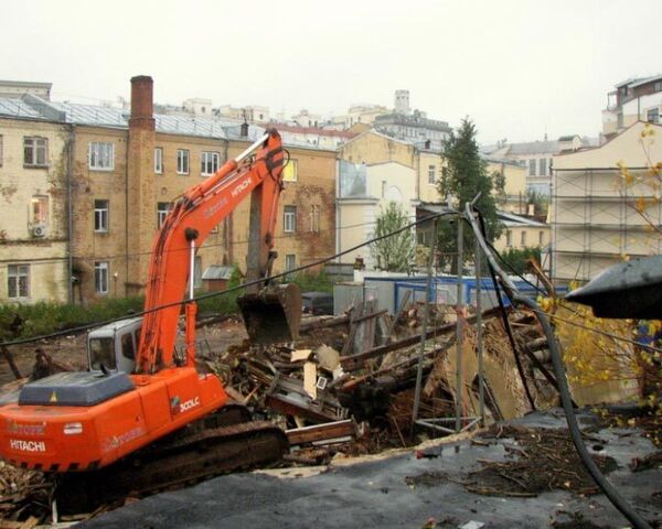 В Кадашевской слободе расчищают строительную площадку 