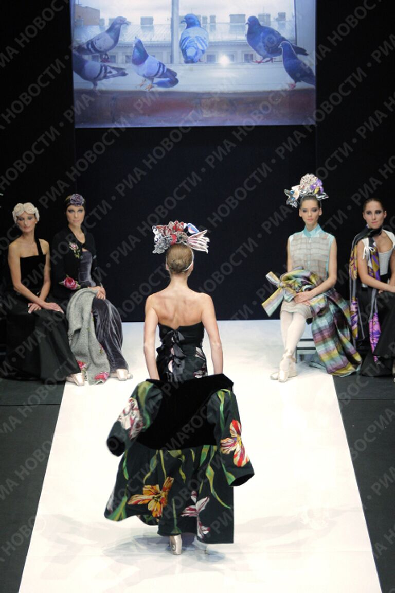 Показ коллекции модельера Татьяны Парфеновой на Russian Fashion Week в Москве