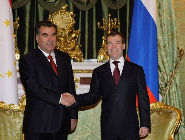 Медведев считает союзническими отношения России и Таджикистана