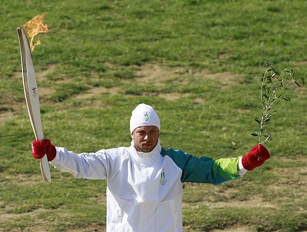 Эстафета Олимпийского огня для Игр-2010 стартовала в Древней Олимпии