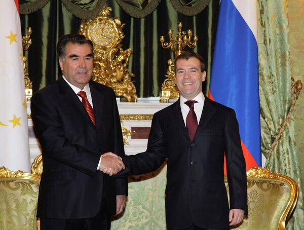 Беседа президента РФ Дмитрия Медведева и президента Таджикистана Эмомали Рахмона