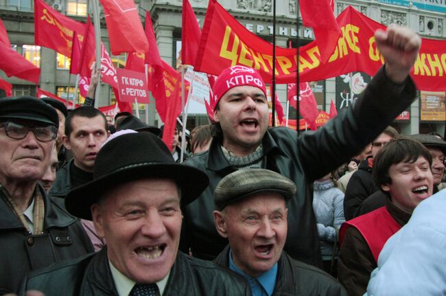 Митинг на Триумфальной площади. Архив