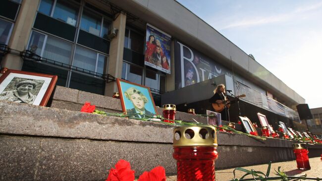 Митинг памяти жертв теракта в Театральном центре на Дубровке. Архив