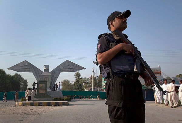 Террорист-смертник атаковал авиабазу в пакистанском городе Камра под Исламабадом