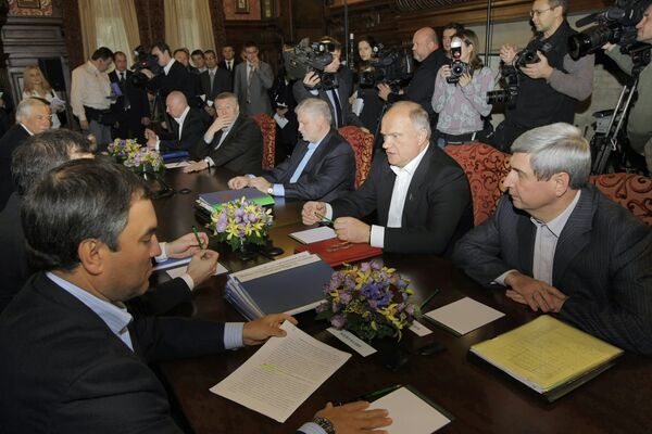 Президент РФ Дмитрий Медведев на встрече с лидерами парламентских фракций. Архив.