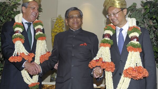 Встреча глав МИД РФ, Индии и Китая в городе Бангалор