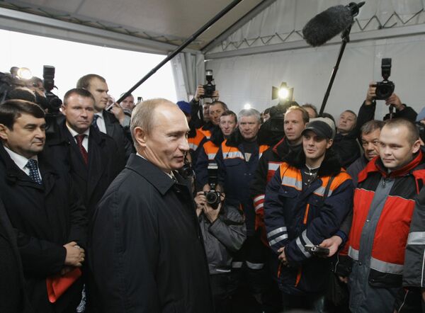 Премьер-министр РФ В.Путин на открытии участка автомобильной трассы аэропорт Храброво – Калининград