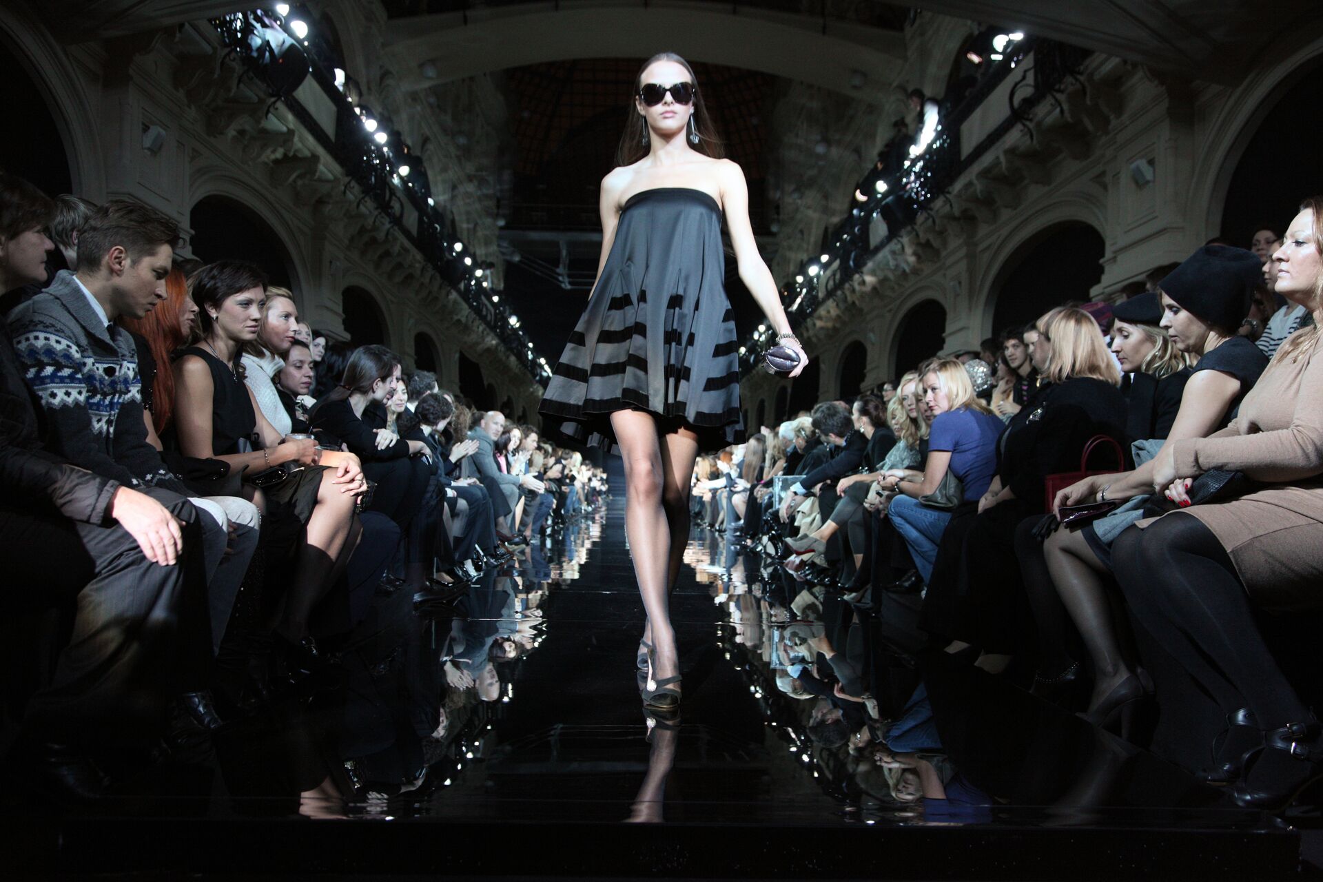 Показ коллекции Emporio Armani Осень-зима 2009/10 Показ коллекции Emporio Armani Осень-зима 2009/10 - РИА Новости, 1920, 04.09.2025