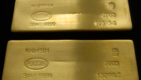 Цена на золото в четверг упала на 3,4% на фоне ралли доллара
