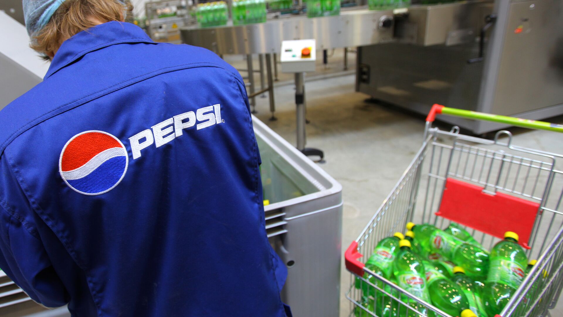 Компания The Pepsi Bottling Group открыла в Подмосковье самый крупный в Европе завод по розливу напитков - РИА Новости, 1920, 09.03.2022