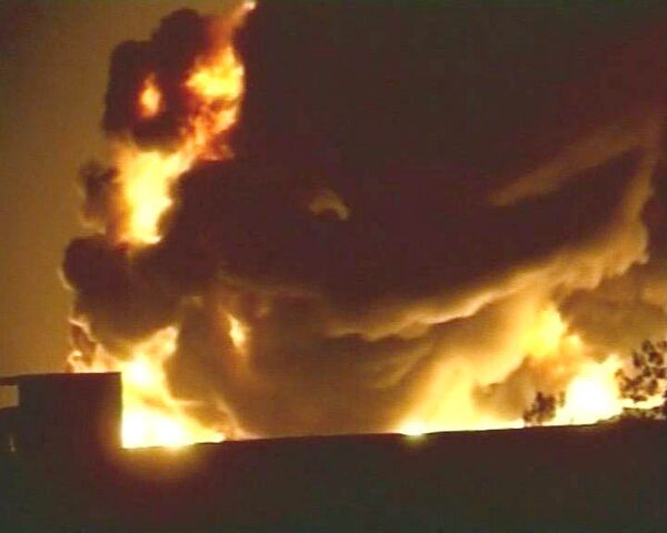 Крупный пожар на нефтяном складе в Индии. Видео с места события