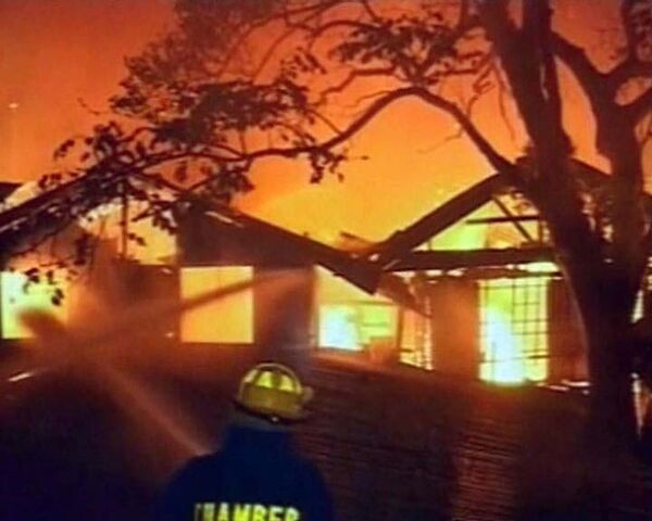 Шестнадцать человек сгорели при пожаре в жилом доме