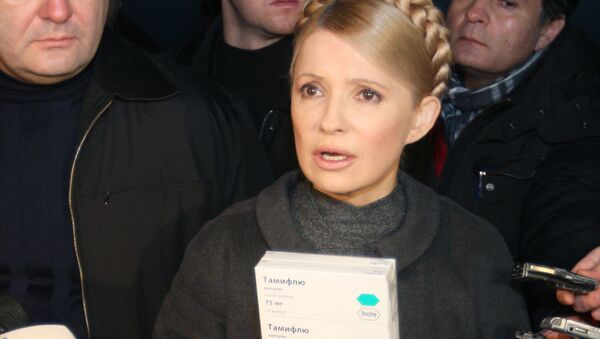 Юлия Тимошенко встретила самолет с препаратом против гриппа