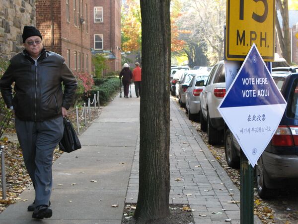 Избирательные участки в Нью-Йорке отмечены специальными знаками на четырех языках  