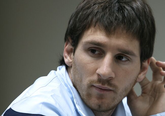 Аргентинский нападающий Месси стал обладателем Золотого мяча по итогам 2009 года